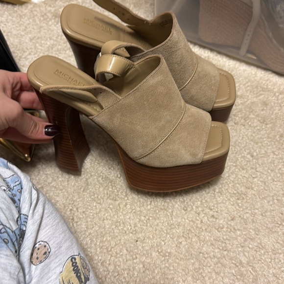 Heels - Picture 2 of 2